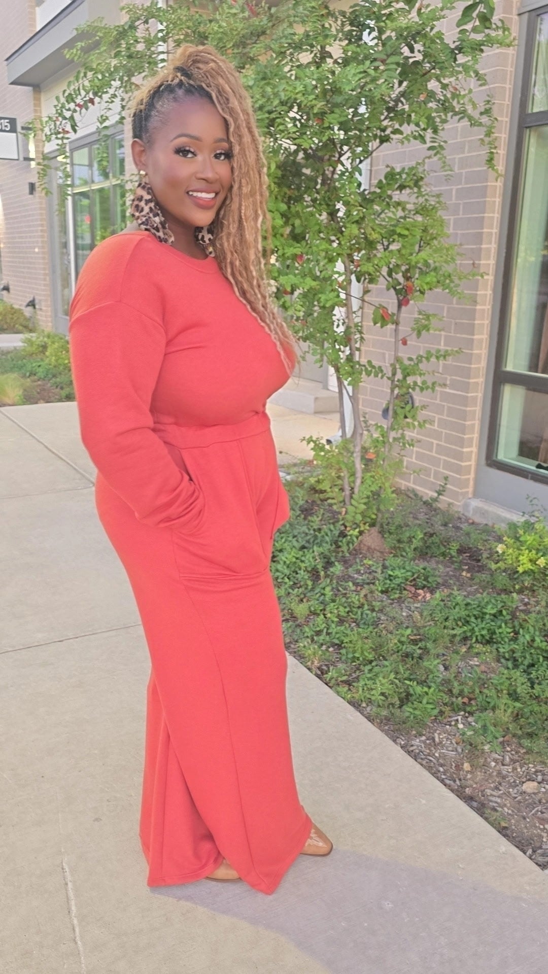 Rust color loose-fitting jumpsuit 